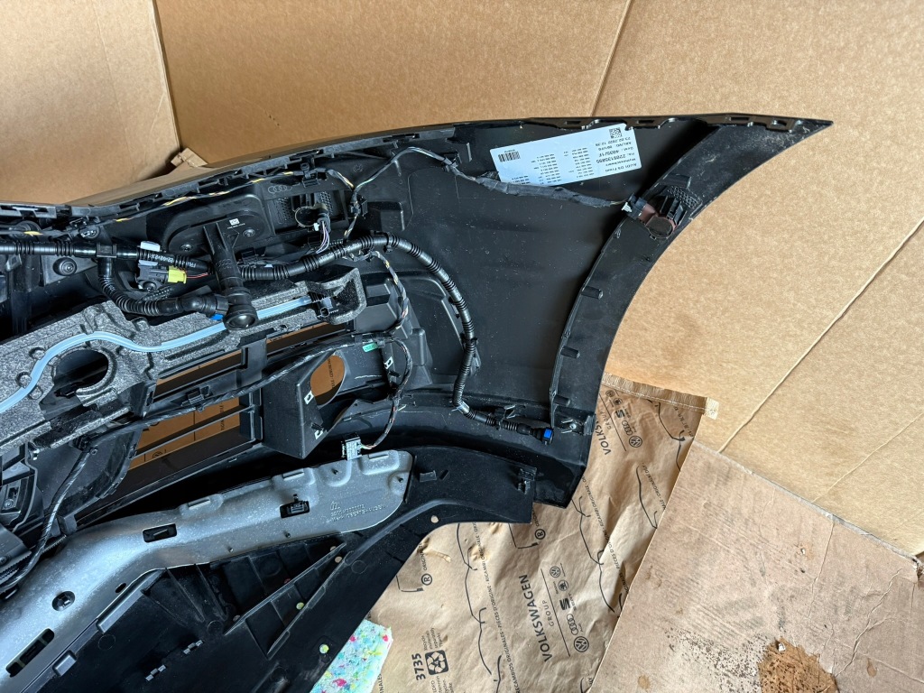 Audi a8 d5 4n бампер перед передній pdc решітка радіатора ly9t orgina kom 4n0807697 21r в Україні