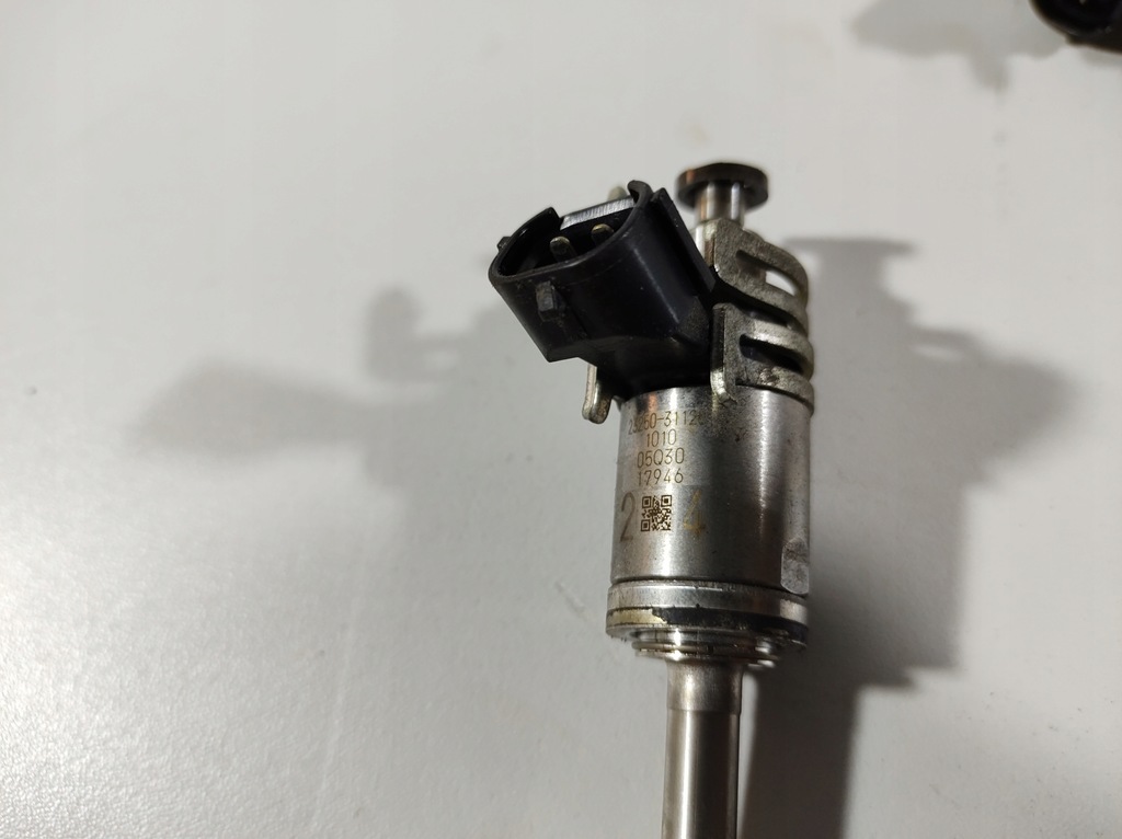 фото №10, Lexus is300h 2.5 13r форсунка 23250-31120