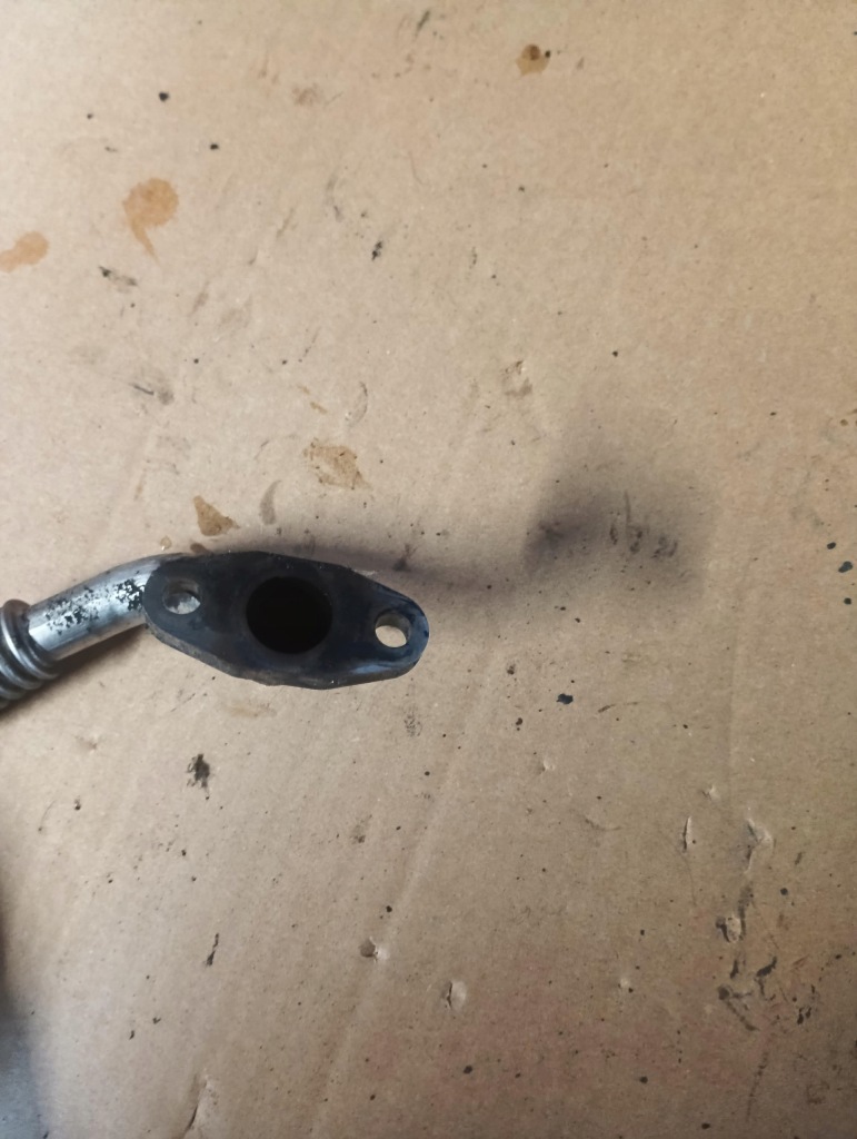 фото №2, Трубка слив турбины mazda 5 2,0 citd 2006 rok