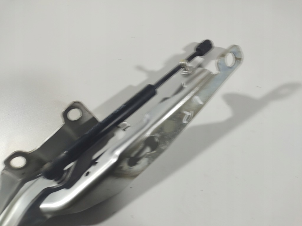 фото №7, Volvo v70 15r- петля капот левый