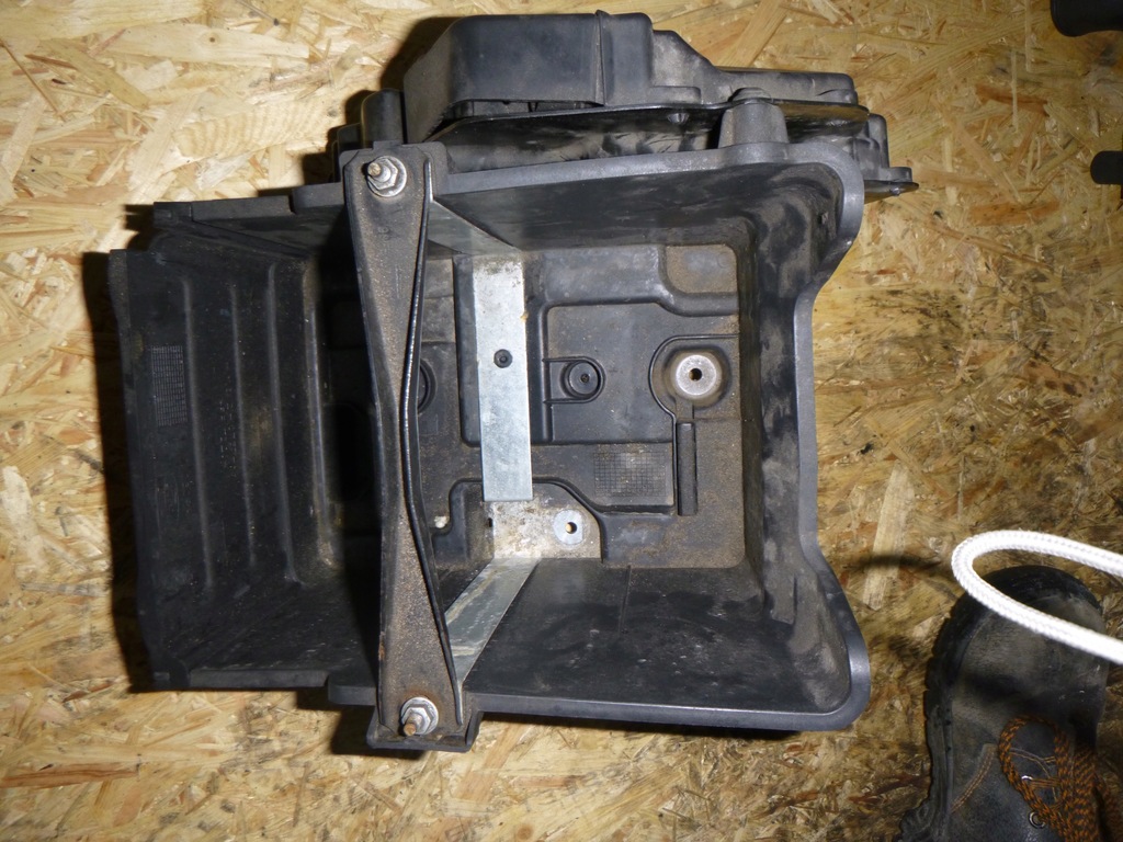 фото №4, Ford fiesta mk7 основание корпус аккумулятор