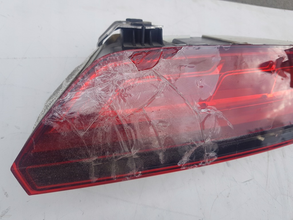 фото №2, Лампа задняя задняя правая audi r8 matrix 4s0945096 bardzo ładna