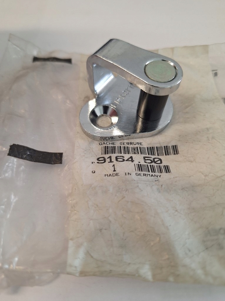 фото №1, Крепление замка дверь peugeot 607 оригинальный номер 916450