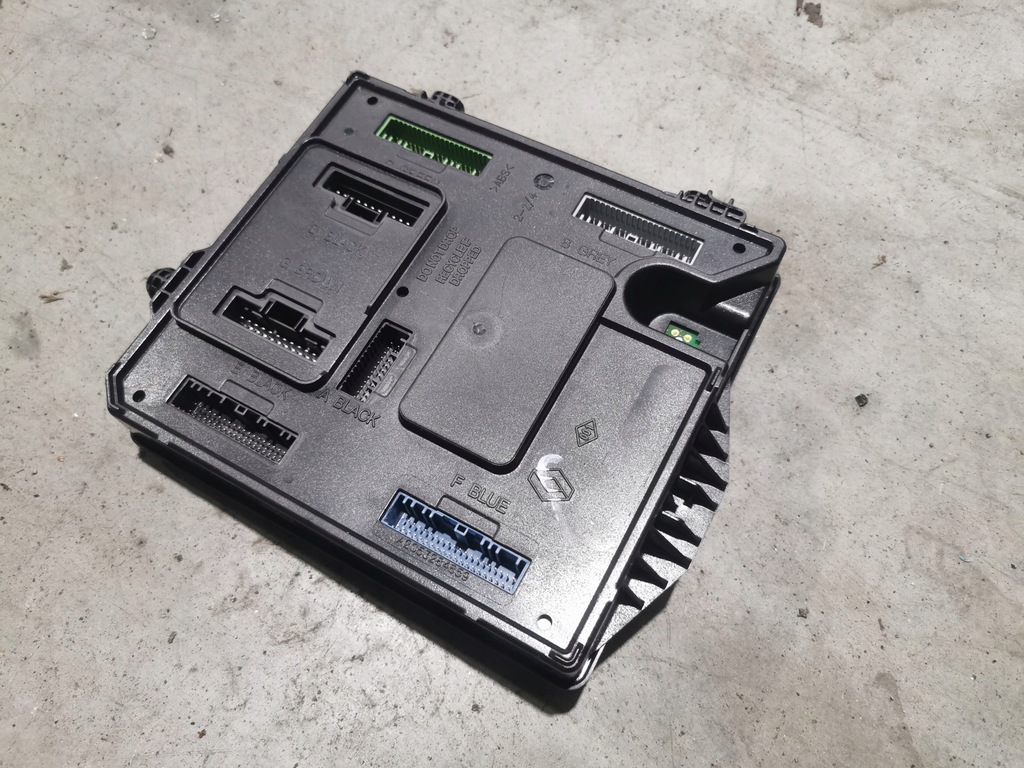 фото №1, Коробка запобіжників renault zoe 284b12059r