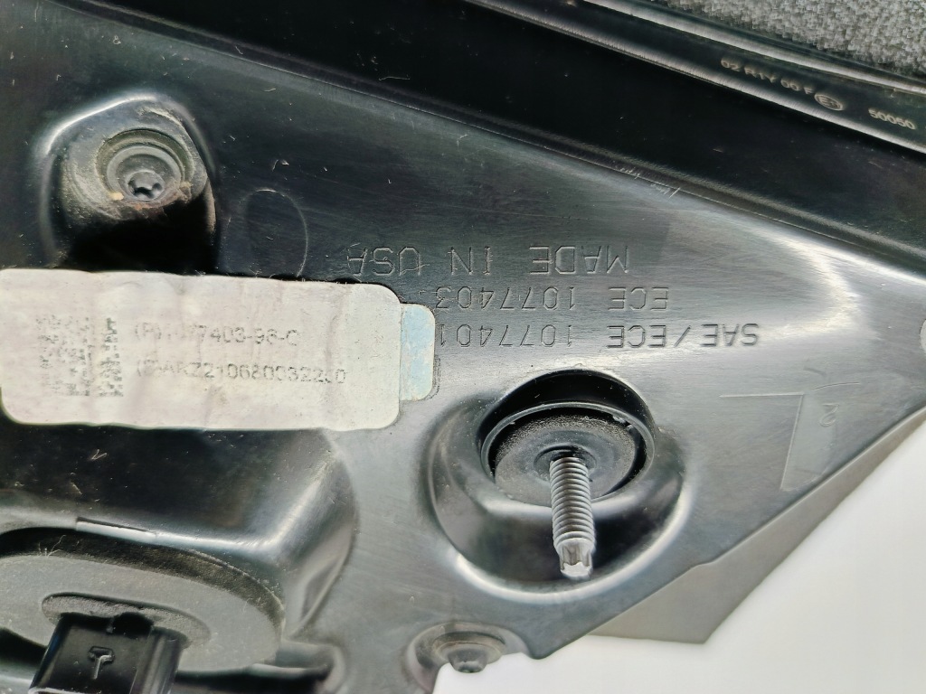 Tesla model y 20- 3 рестайлінг  22-фара кришки багажника ліва задній led 1077403-00-c Недорого