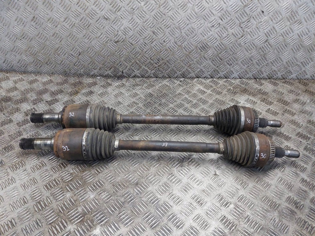 Купити Привідний вал лівий задній + правий задній mercedes-benz w163 ml 400 cdi
