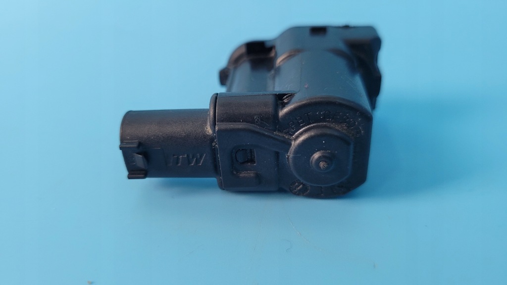 Volvo xc90 2 20r привод крышка заливной топлива 31385289 Оригинал