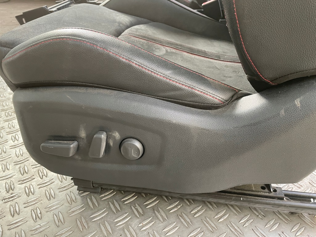 Kia proceed gt-line 21- сидіння заднє сидіння комплект Ціна