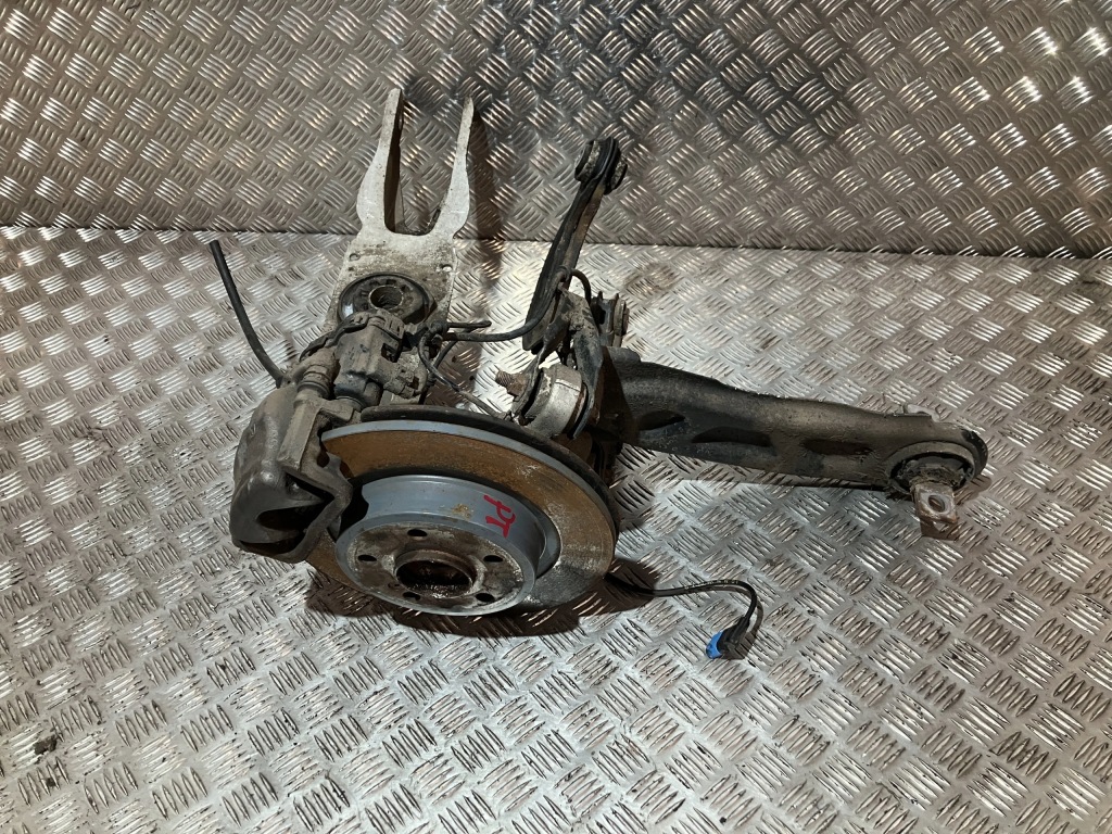 Купити Поворотний кулак правий задній mercedes gla x156 2.2 cdi 4matic