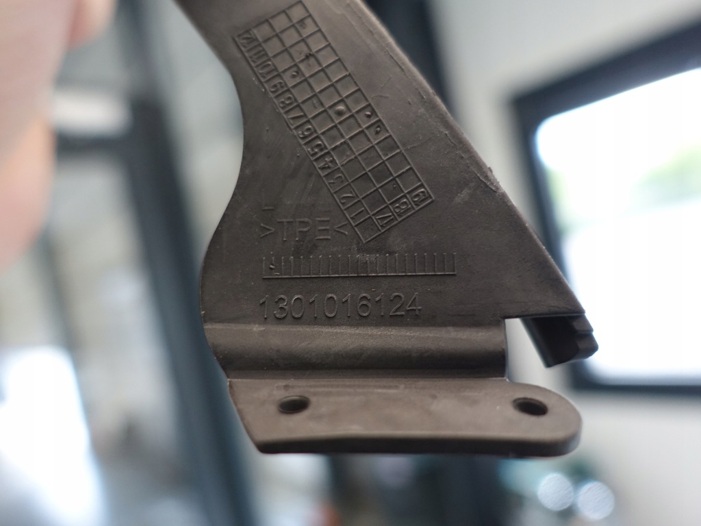 фото №4, Audi s4 a4 b8 рамка прокладка лампы перед левая новый оригинал