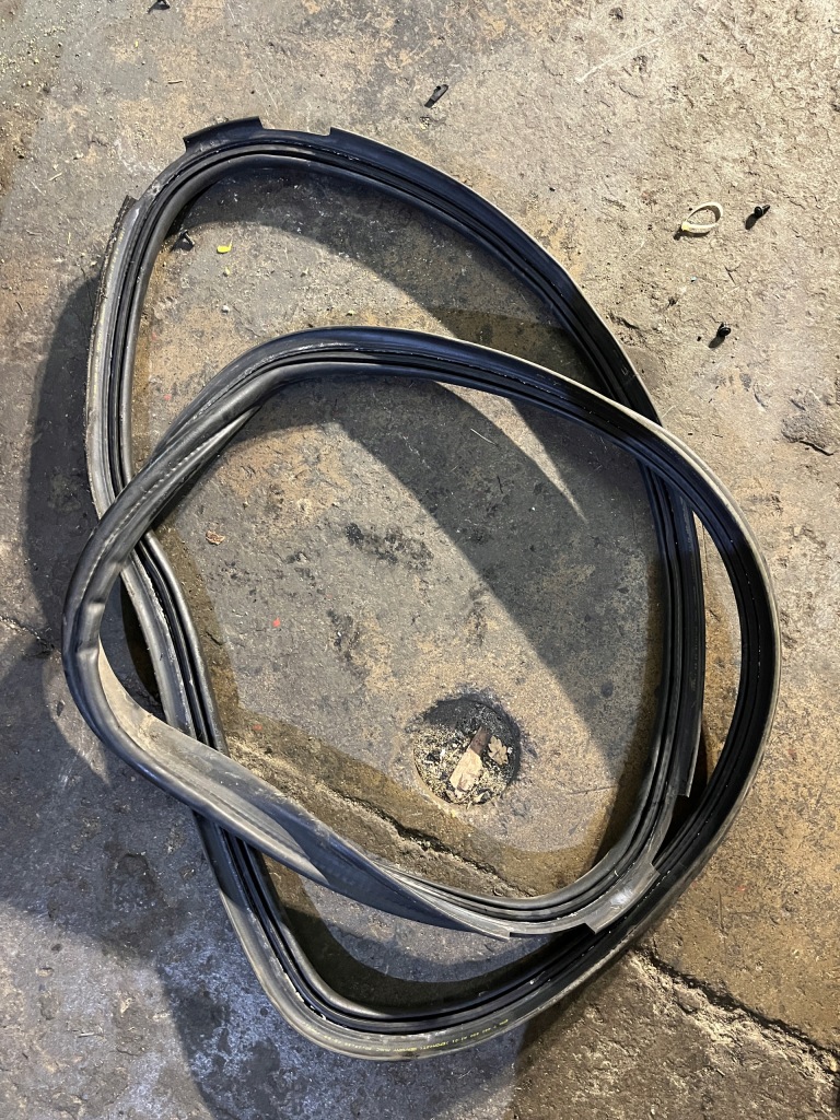 Купити 179 bmw 2 f45 прокладка кришки багажника