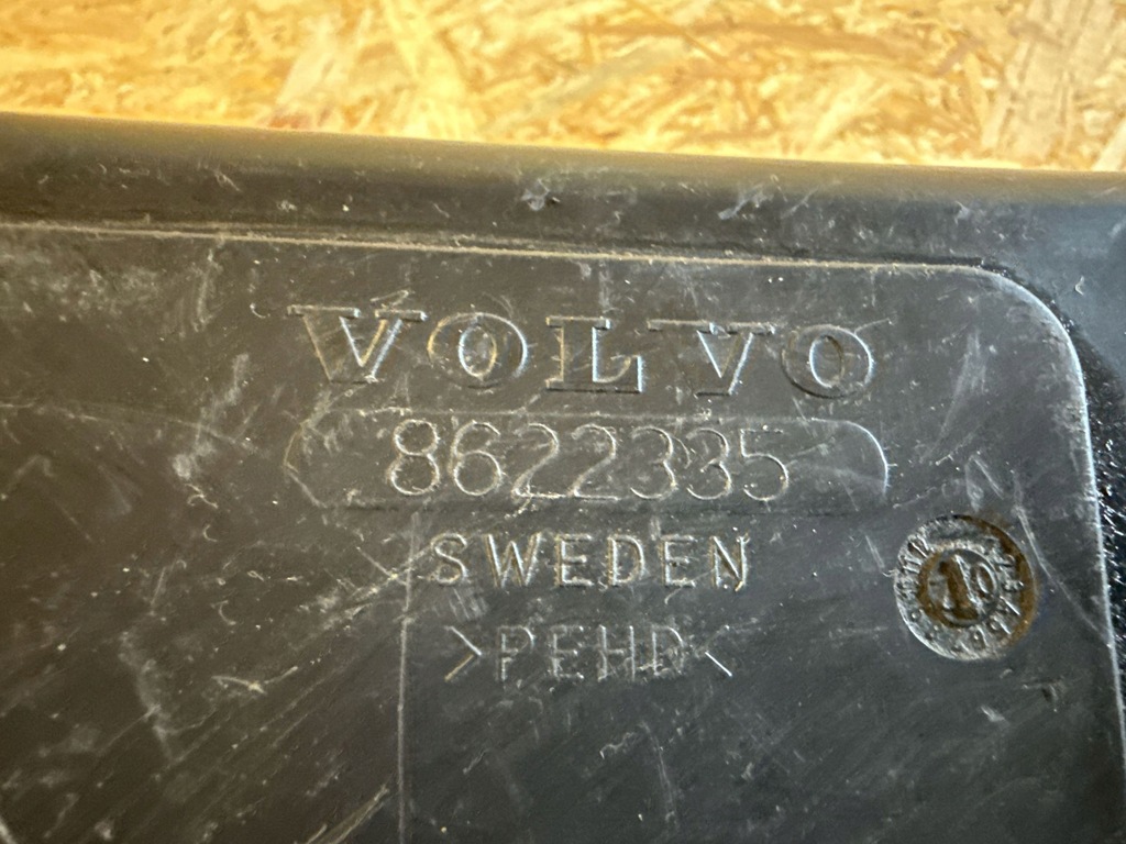 фото №10, Volvo s60 2002 крышка коробка аккумулятор