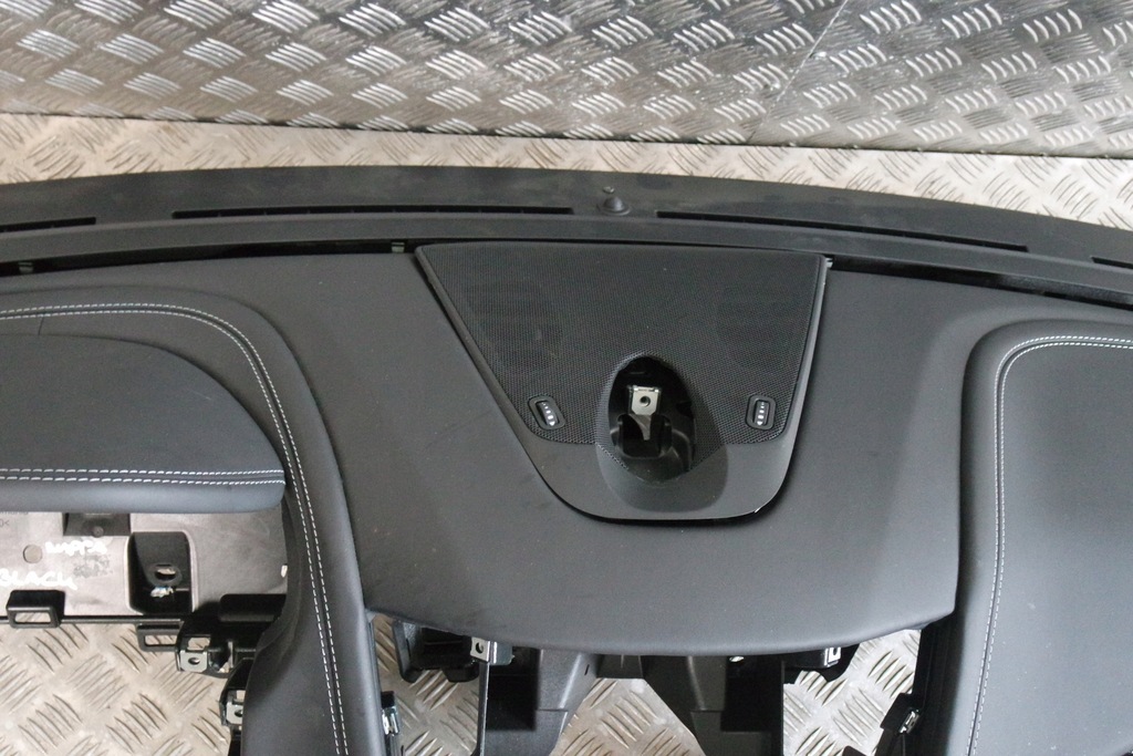 фото №8, Консоль приборная панель кожа nappa maserati levante