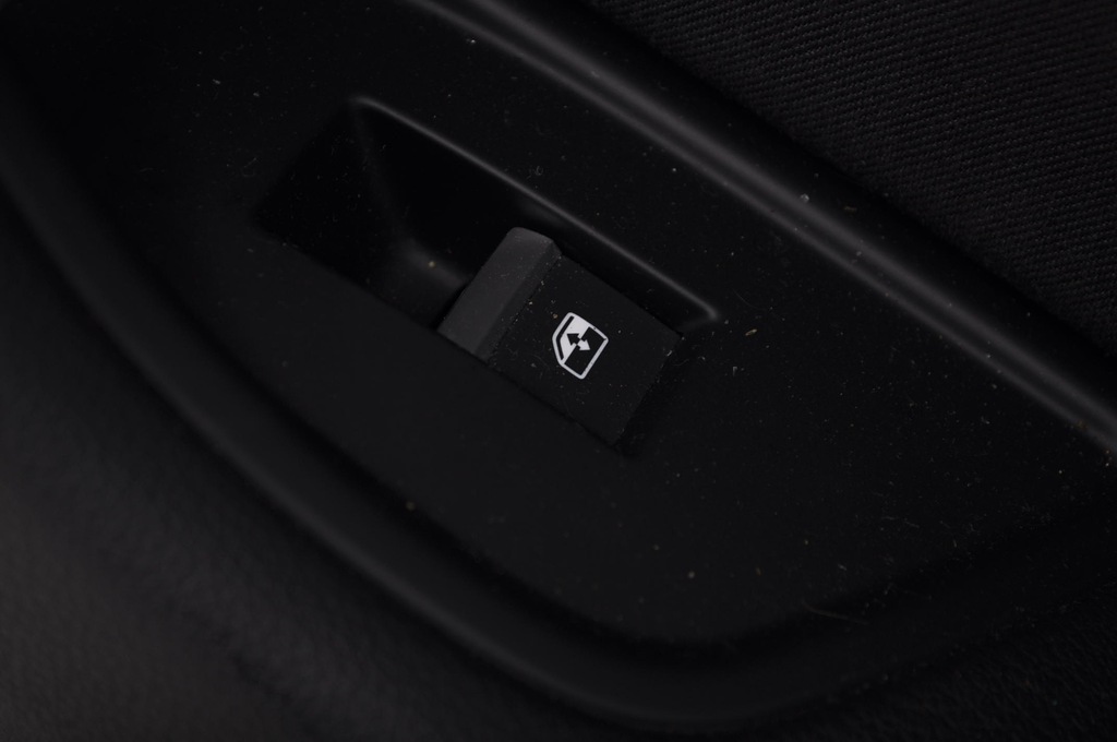 фото №8, Audi a4 b9 обшивка двері правий задня sedan