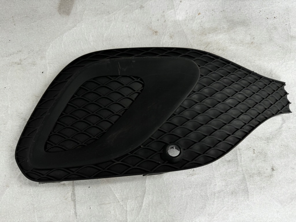 фото №1, Mercedes gla w247 права решітка бампера