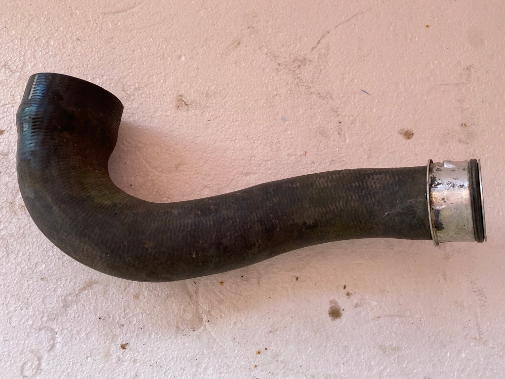 Купити Патрубок / труба/ шланг інтеркулер porsche cayenne 92a ліва сторона 7l5145833d