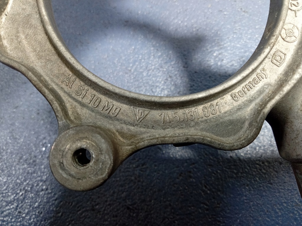 фото №5, Porsche cayenne i 4.5 v8 кріплення тримачі насоса