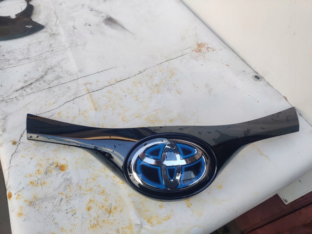 фото №1, Toyota chr c-hr 16-19 решётка радиатора решётка радиатора эмблема значок