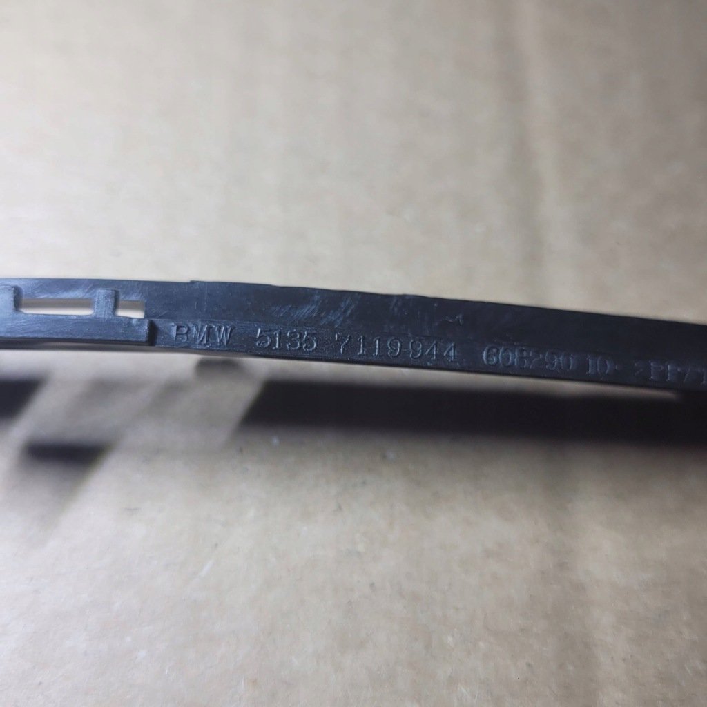 Bmw 3 e91 e91 lci touring прокладка стекло задний боковой правый  оригинальный номер 7119944 Недорого