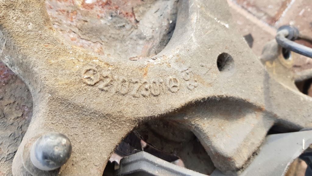 Поворотний кулак ступиця передня правий mercedes w210 amg Оригінал