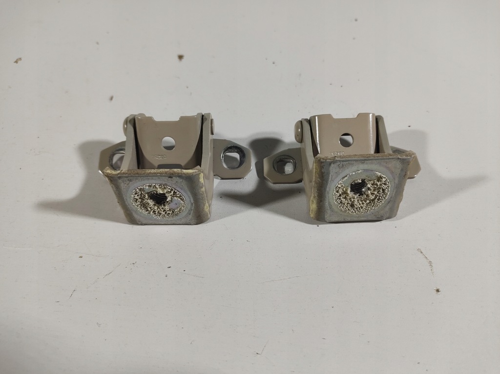 фото №2, Jeep compass 17r- петли крышки багажника