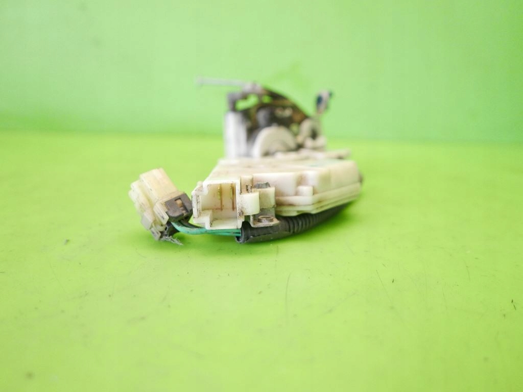 фото №8, Замок центральный правый перед nissan primera i p10