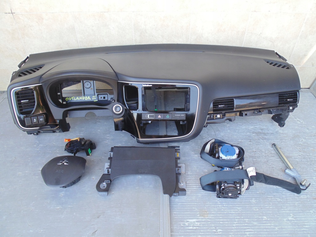 фото №1, Приборная панель консоль подушка безопасности mitsubishi outlander 2019 rok