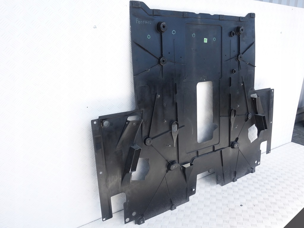 фото №12, Ferrari 488 spider плита захист шасі двигун