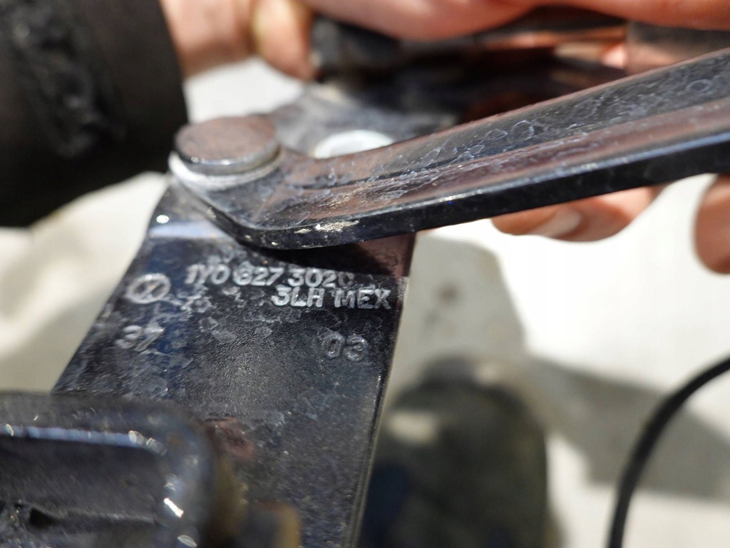 фото №7, Vw new beetle cabrio 1y0 петля петлі задній кришки багажника лівий правий