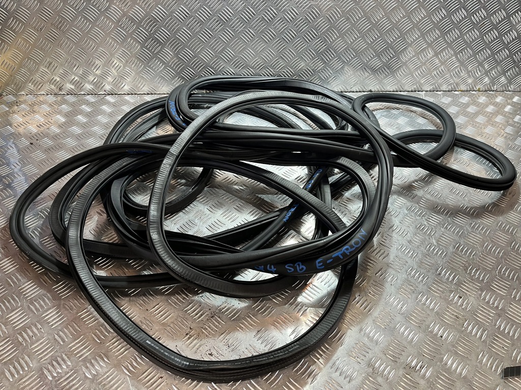 фото №1, Прокладка кузовна перед ліва audi q4 e-tron