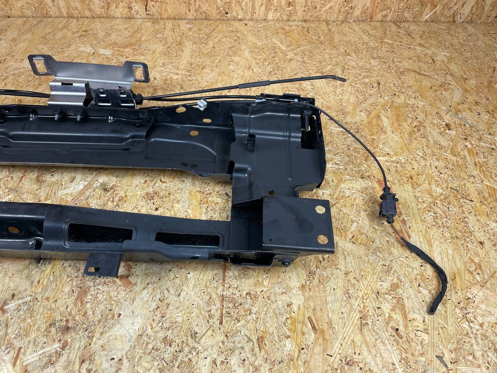 фото №12, Skoda enyaq iv 2022 перед замок крышки передней / капот двигателя