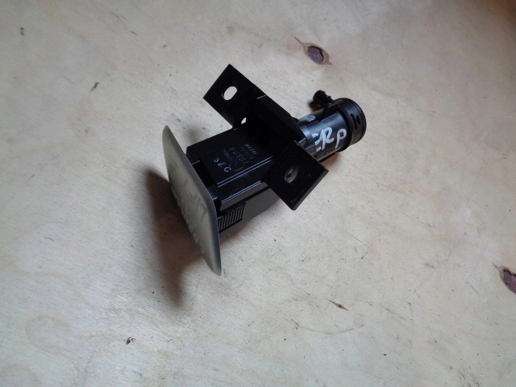 фото №1, Омыватель правый заглушка corolla e12 lift kombi