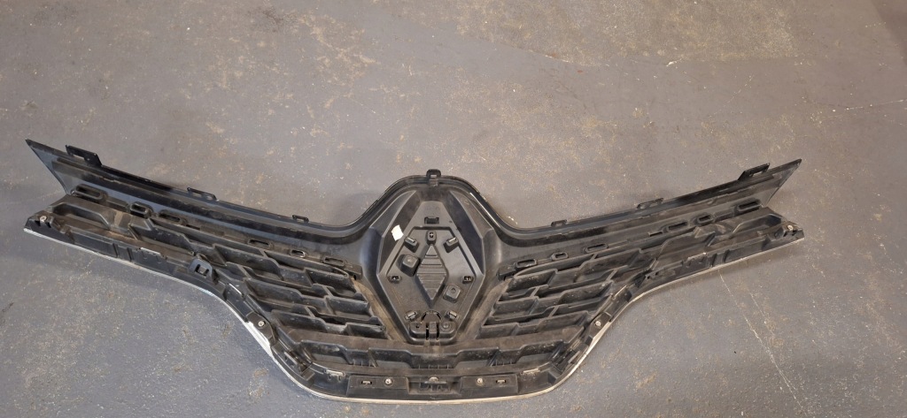 Решётка радиатора решётка  renault scenic iv Цена