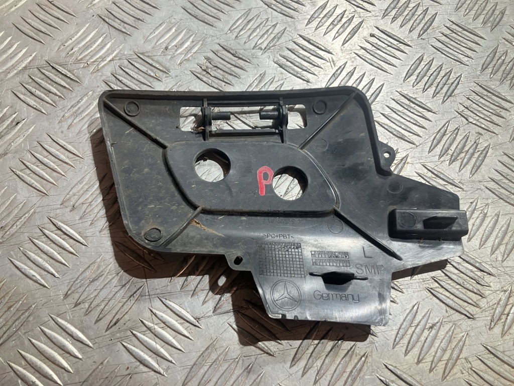 фото №1, Кронштейн распылителя правое mercedes gla x156
