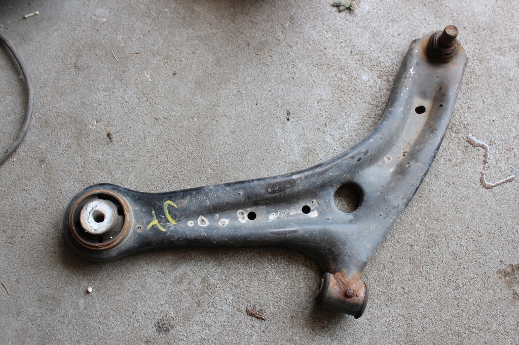 фото №1, Ford fiesta mk7 рычаг левый перед