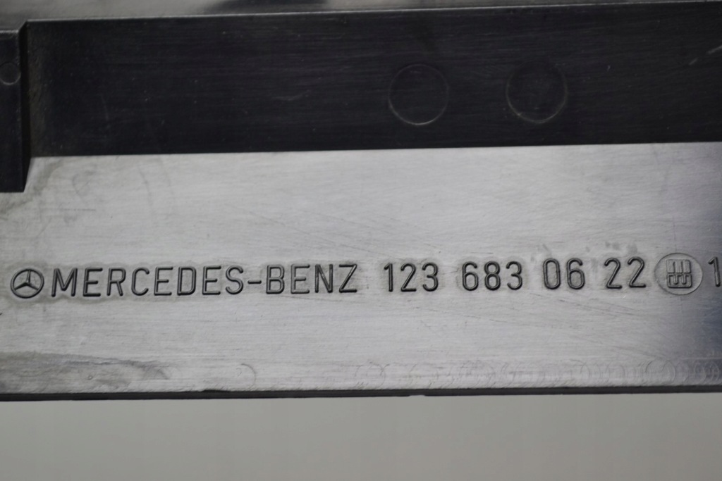 фото №12, Mercedes w123 туннель средний накладка рычаг переключения передач