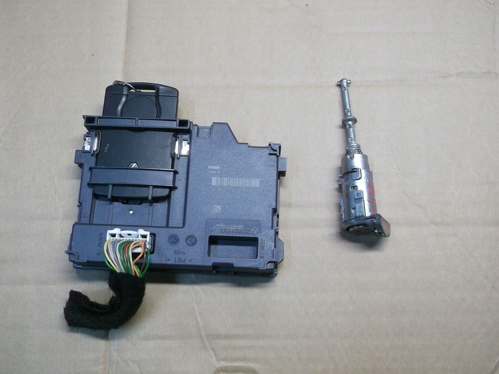 фото №1, Renault clio iv считыватель карты карта