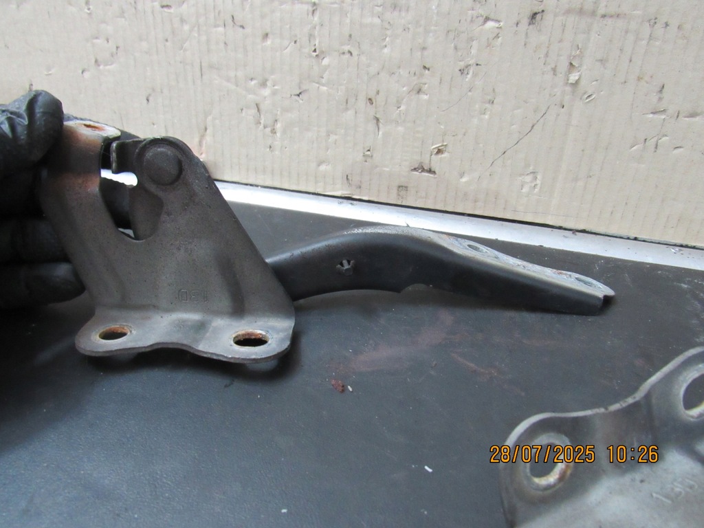 фото №7, Петля петли капот corolla e15 06-13 209