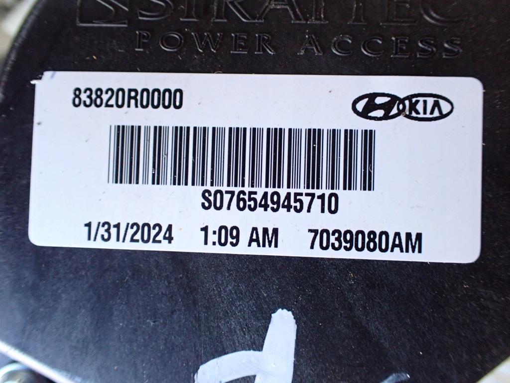 Моторчик двигун доводчик двері правих задніх задній kia carnival lx ka4 2020- в Україні