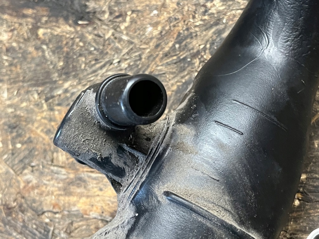 Труба заливної пального do bmw f40 f44 – oem 1056875006 Зі Шроту