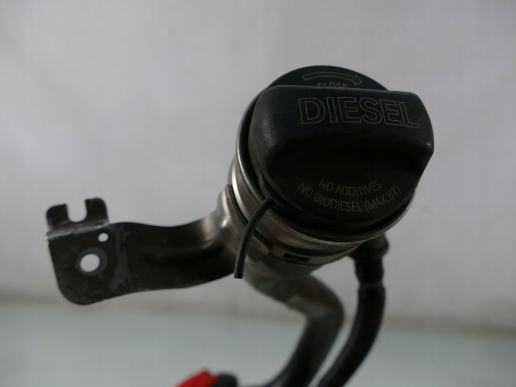 фото №8, Bmw 3 f31 f30 3.0 d заливна горловина пального труба заливної