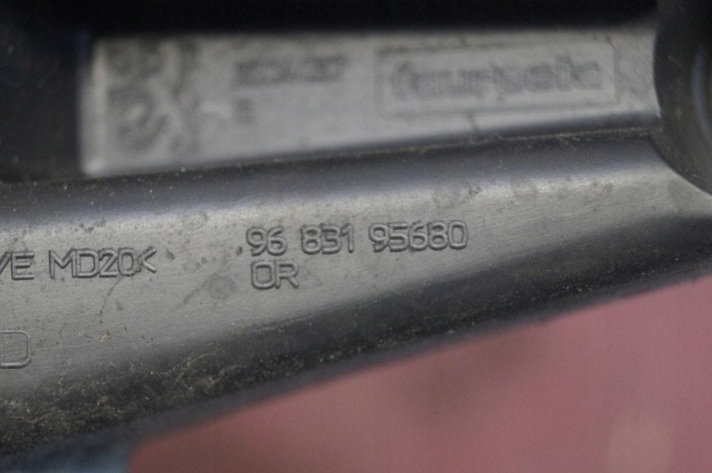 фото №6, Напрямна бампера правий задня peugeot 3008 i 09-16r