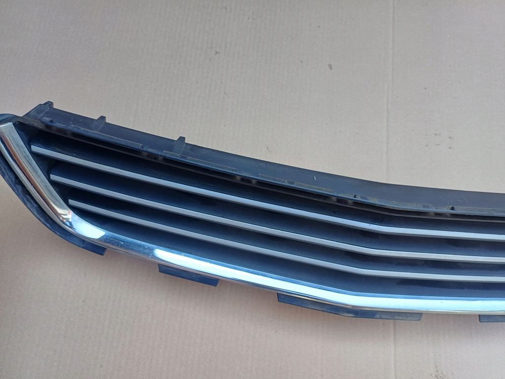 Решётка бампера opel astra h рестайлинг  nr. 13238553 Недорого