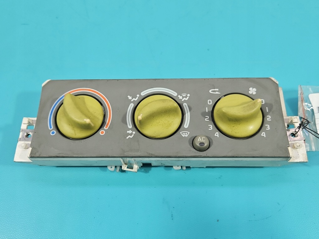 фото №1, Консоль панель обдув renault twingo i 52479162