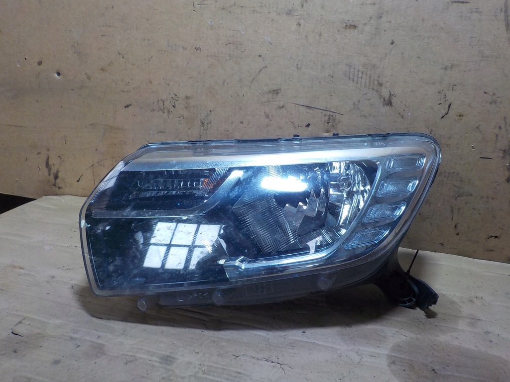 фото №1, Dacia оригінальний номер 260605665r фара