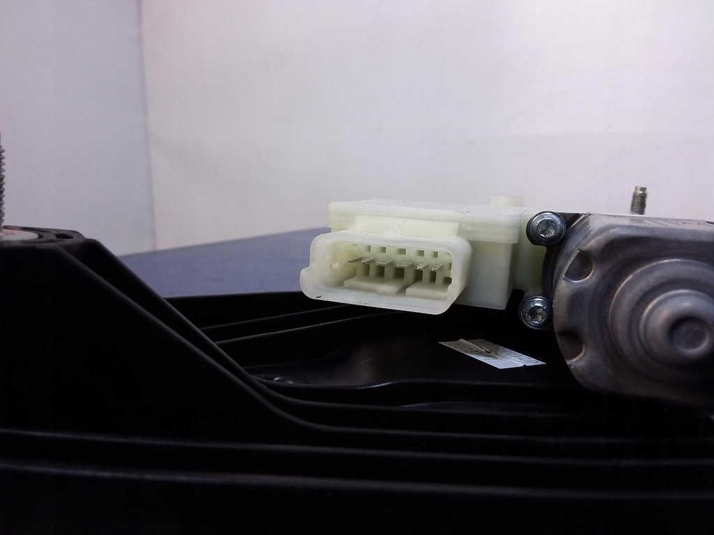 фото №5, Clio v підйомник скло задня правий 827209773r