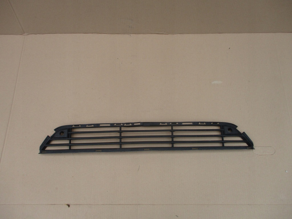 Купити Решітка радіатора решітка бампера середня volvo v40 ii r design 31347092