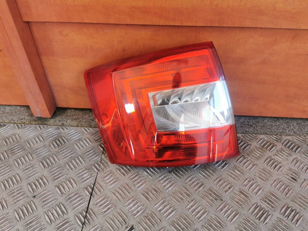 фото №9, Лампа левый i правый задняя skoda octavia iii kombi оригинальный номер 5e9945095/5e9945096