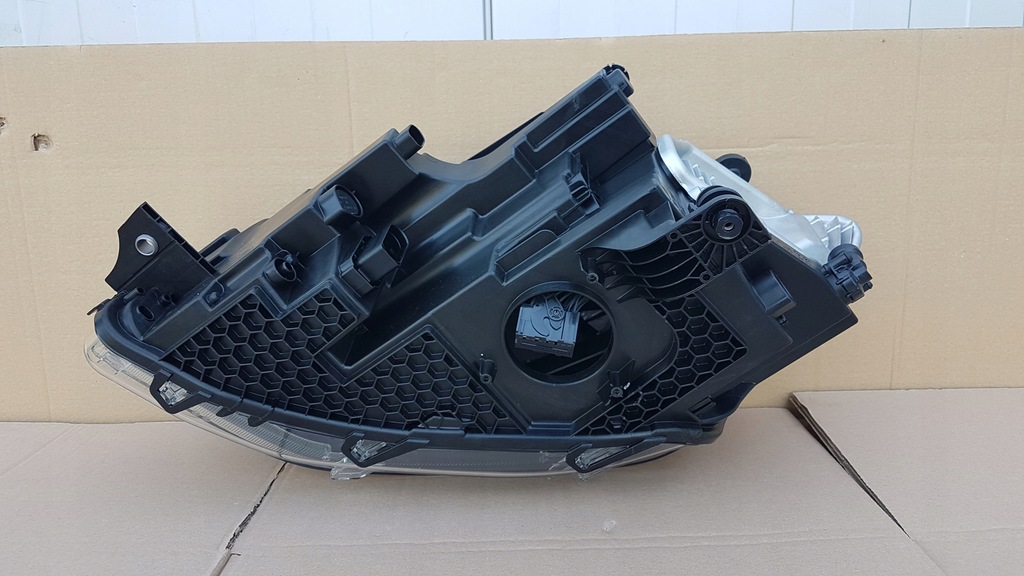 фото №16, Лампа перед правая vw caddy iv 2k8 full led nowa оригинал идеальное состояние!!