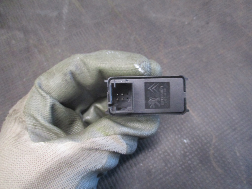 фото №10, Кнопка стекло 96662297 peugeot 3008 i 1.6 d ehdi 09-13 r.